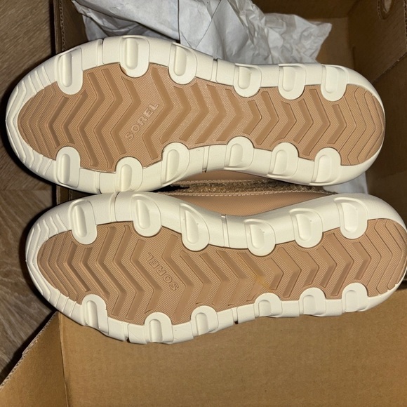 Size 7.5 Sorel Women's Nova Sand Explorer II Joan Cozy Boot - Picture 9 of 10